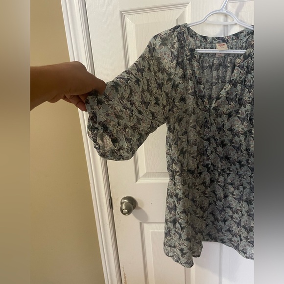 Mossimo Supply Co Chiffon Butterfly Pattern Blouse - Size XL - Picture 7 of 8